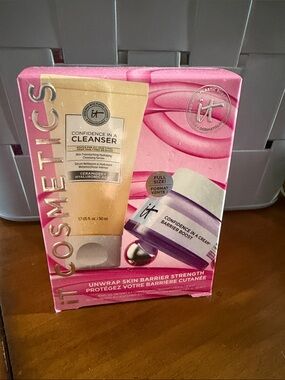 IT Cosmetics Confidence In A Cleanser & Barrier Boost Cream skincare set wash
